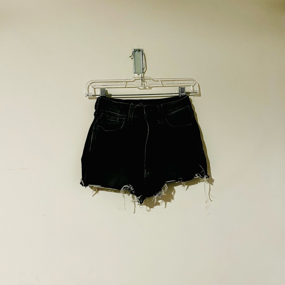 Hollister • Black Denim Shorts • 00R